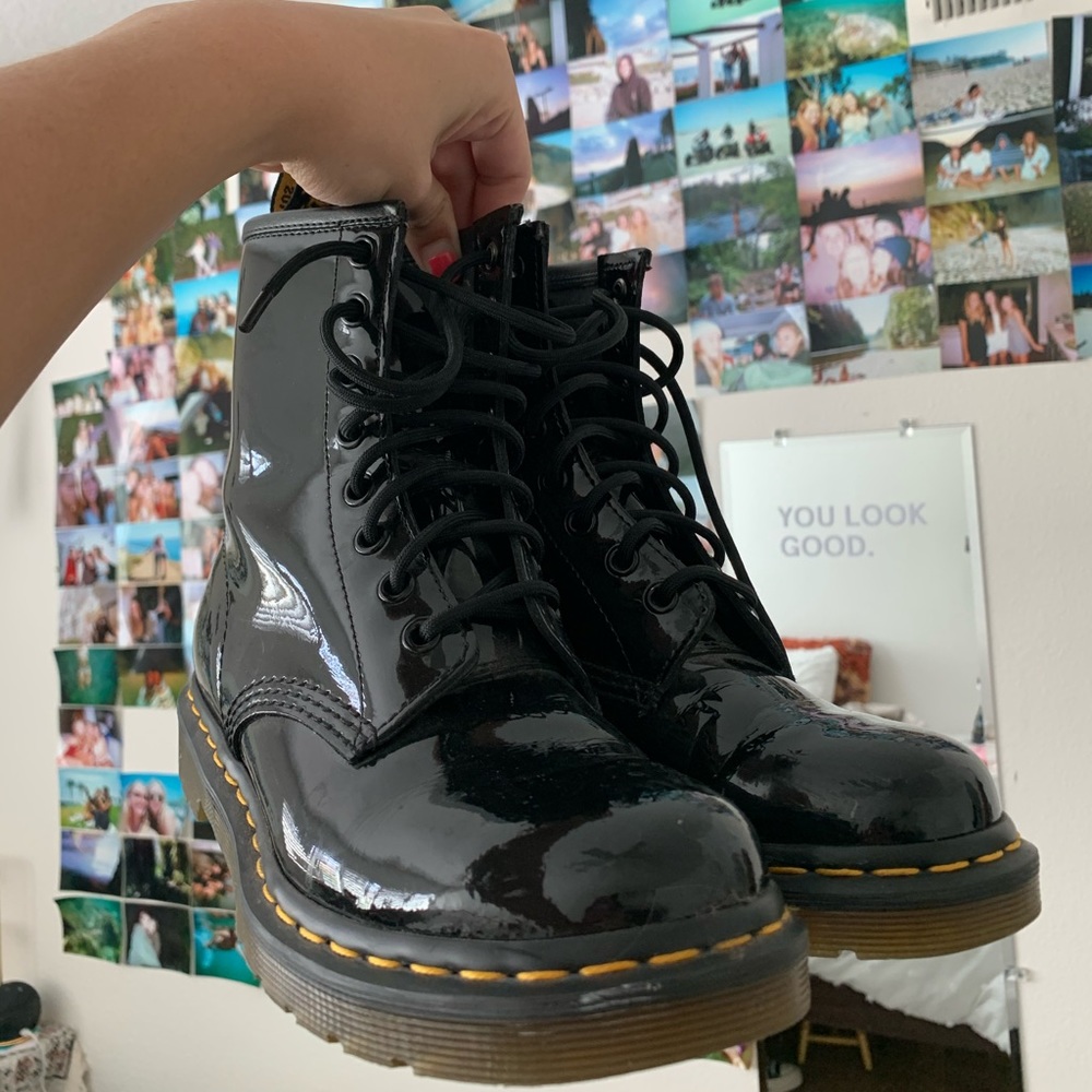 1460 Women’s Patent Leather Lace up boots